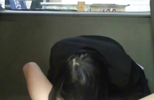 XXX Đen cô gái uốn cong nữ thủ dâm xxx trên giường và hút đen dầy vòi nước sau đó chị